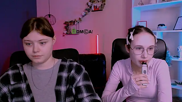 nikole kitt online show from March 23, 8:13 pm