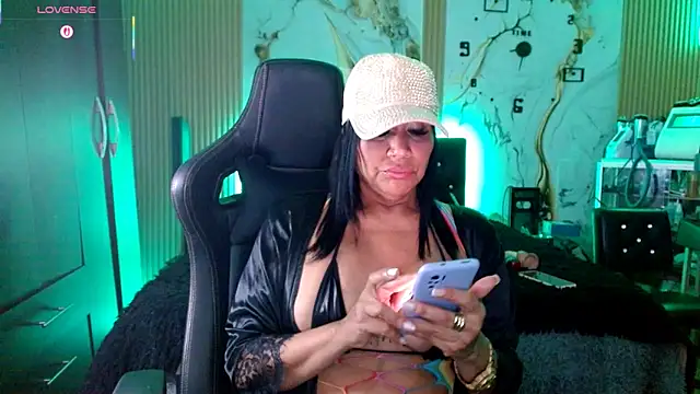 Snapshot of Demion_prince chatting on April 24, 12:35 am Demion prince online show from April 24, 12:35 am