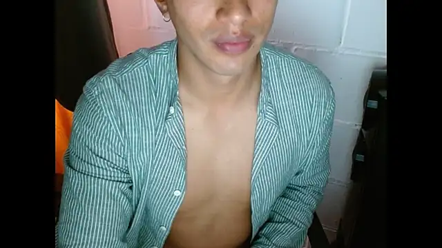 Snapshot of Davixx258 chatting on January 28, 1:59 pm Davixx258 online show from January 28, 1:59 pm