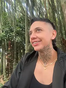 Snapshot of _PhillipBrown chatting on December 14, 12:55 pm PhillipBrown online show from December 14, 12:55 pm