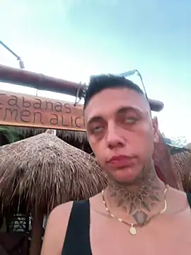 Snapshot of _PhillipBrown chatting on December 26, 11:10 am PhillipBrown online show from December 26, 11:10 am