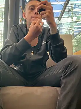 Snapshot of _PhillipBrown chatting on February 15, 1:16 pm PhillipBrown online show from February 15, 1:16 pm