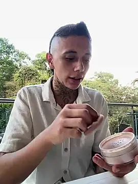 Snapshot of _PhillipBrown chatting on February 19, 10:09 pm PhillipBrown online show from February 19, 10:09 pm