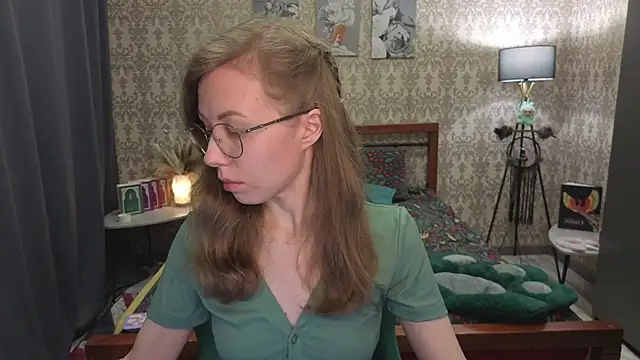 Lill Mary online show from March 23, 3:21 am