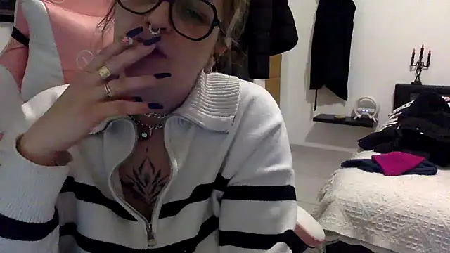 Snapshot of vanillesoumise chatting on February 11, 8:42 pm vanillesoumise online show from February 11, 8:42 pm