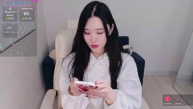 Snapshot of who_Lilly chatting on November 5, 2:17 pm who Lilly online show from November 5, 2:17 pm