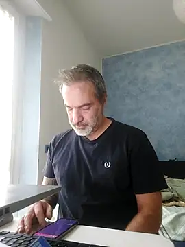 Snapshot of Marcolino183 chatting on December 17, 8:20 am Marcolino183 online show from December 17, 8:20 am