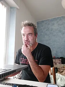 Snapshot of Marcolino183 chatting on December 19, 8:43 am Marcolino183 online show from December 19, 8:43 am