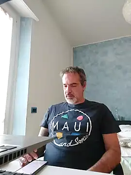 Snapshot of Marcolino183 chatting on January 7, 8:39 am Marcolino183 online show from January 7, 8:39 am