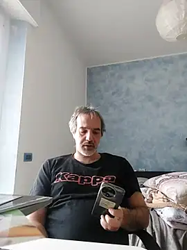 Snapshot of Marcolino183 chatting on February 1, 7:51 am Marcolino183 online show from February 1, 7:51 am