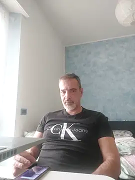 Snapshot of Marcolino183 chatting on February 9, 8:51 am Marcolino183 online show from February 9, 8:51 am