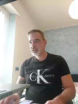 Snapshot of Marcolino183 chatting on February 10, 8:40 am Marcolino183 online show from February 10, 8:40 am