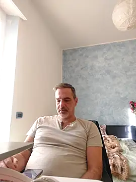 Snapshot of Marcolino183 chatting on February 17, 8:44 am Marcolino183 online show from February 17, 8:44 am