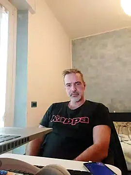 Snapshot of Marcolino183 chatting on February 19, 8:21 am Marcolino183 online show from February 19, 8:21 am