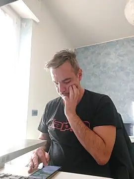 Snapshot of Marcolino183 chatting on February 20, 8:16 am Marcolino183 online show from February 20, 8:16 am