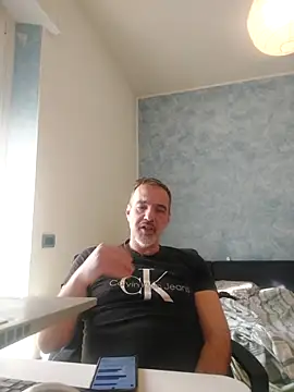 Snapshot of Marcolino183 chatting on February 23, 8:33 am Marcolino183 online show from February 23, 8:33 am