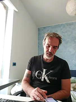 Snapshot of Marcolino183 chatting on June 16, 7:22 am Marcolino183 online show from June 16, 7:22 am