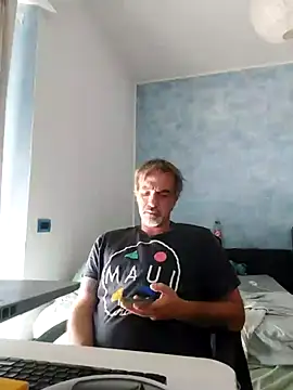 Snapshot of Marcolino183 chatting on June 22, 12:24 pm Marcolino183 online show from June 22, 12:24 pm