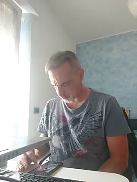 Snapshot of Marcolino183 chatting on July 6, 12:46 pm Marcolino183 online show from July 6, 12:46 pm
