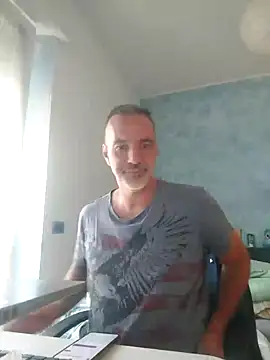 Snapshot of Marcolino183 chatting on July 7, 7:23 am Marcolino183 online show from July 7, 7:23 am