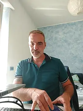 Snapshot of Marcolino183 chatting on July 20, 9:34 am Marcolino183 online show from July 20, 9:34 am