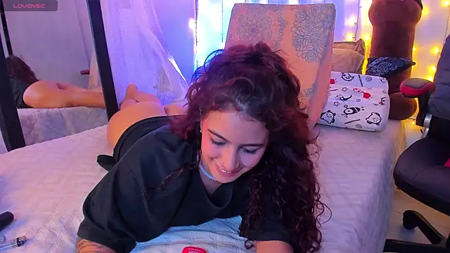 Sophiee Hill online show from March 5, 8:43 am