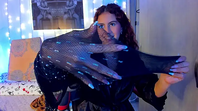 Sophiee Hill online show from March 18, 8:58 am