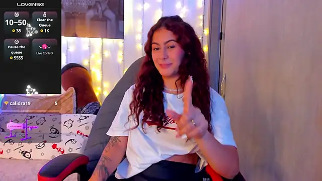 Sophiee Hill online show from March 19, 8:23 am