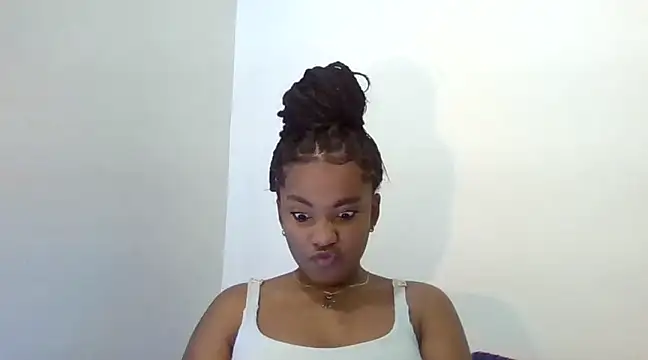 Snapshot of Behla_rouseh chatting on March 9, 10:41 pm Behla rouseh online show from March 9, 10:41 pm