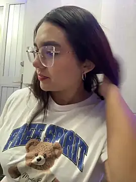 Snapshot of camianddanna chatting on November 7, 1:16 am camianddanna online show from November 7, 1:16 am