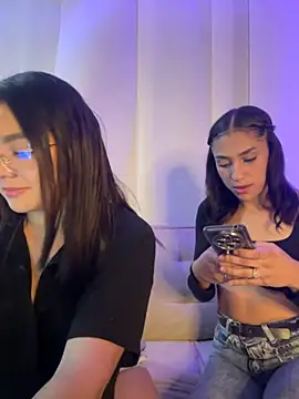 Snapshot of camianddanna chatting on November 20, 2:12 am camianddanna online show from November 20, 2:12 am