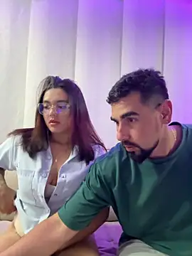 Snapshot of camianddanna chatting on December 16, 2:27 am camianddanna online show from December 16, 2:27 am