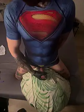 Snapshot of LuggiJack chatting on December 23, 1:13 pm LuggiJack online show from December 23, 1:13 pm