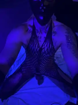 Snapshot of LuggiJack chatting on November 15, 4:43 am LuggiJack online show from November 15, 4:43 am