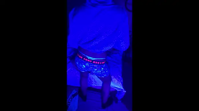 Snapshot of LuggiJack chatting on March 3, 4:29 am LuggiJack online show from March 3, 4:29 am