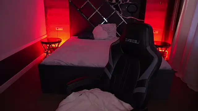 MirandaWong online show from October 25, 5:15 am