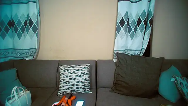 Snapshot of GoldenPussyXOXO chatting on December 14, 11:01 pm GoldenPussyXOXO online show from December 14, 11:01 pm