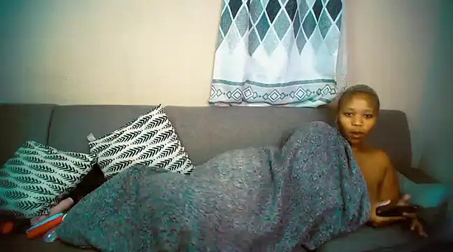 Snapshot of GoldenPussyXOXO chatting on December 22, 1:55 am GoldenPussyXOXO online show from December 22, 1:55 am