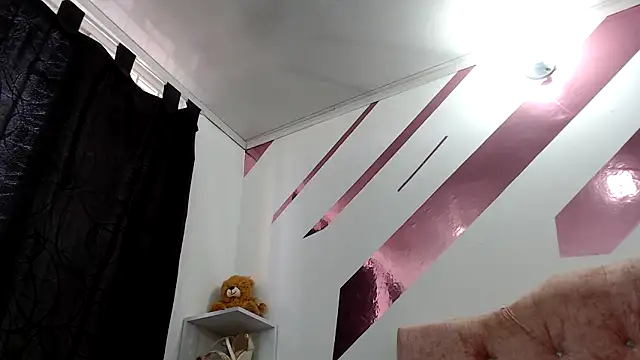 Kitten Hot  online show from September 13, 1:33 pm