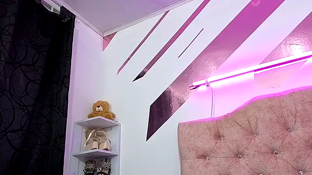 Kitten Hot  online show from November 7, 1:49 am