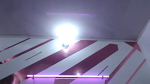 Kitten Hot  online show from December 2, 6:25 pm