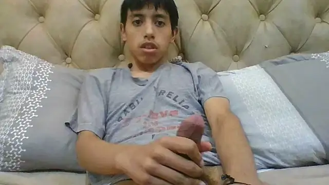 Snapshot of danuel23 chatting on December 11, 8:07 pm danuel23 online show from December 11, 8:07 pm