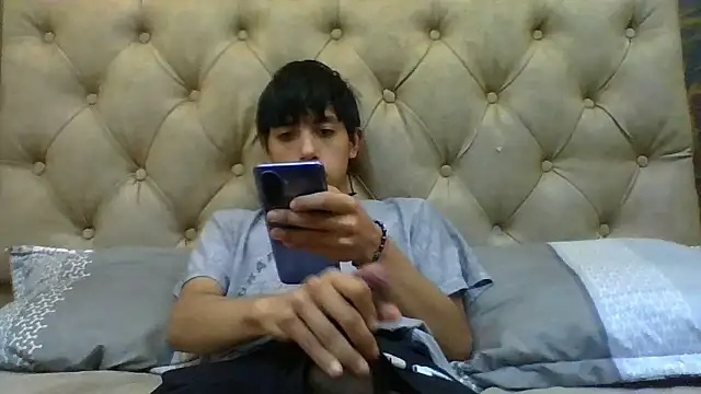 Snapshot of danuel23 chatting on December 23, 3:01 pm danuel23 online show from December 23, 3:01 pm