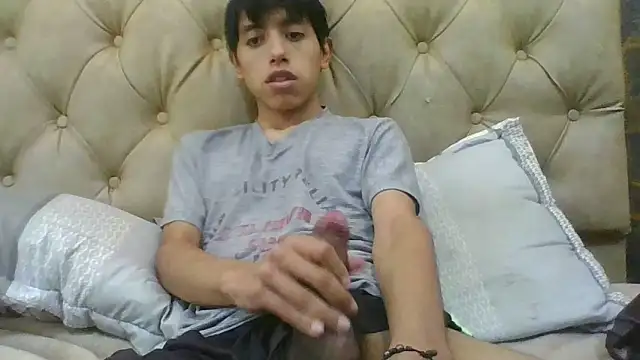 Snapshot of danuel23 chatting on December 27, 6:53 pm danuel23 online show from December 27, 6:53 pm