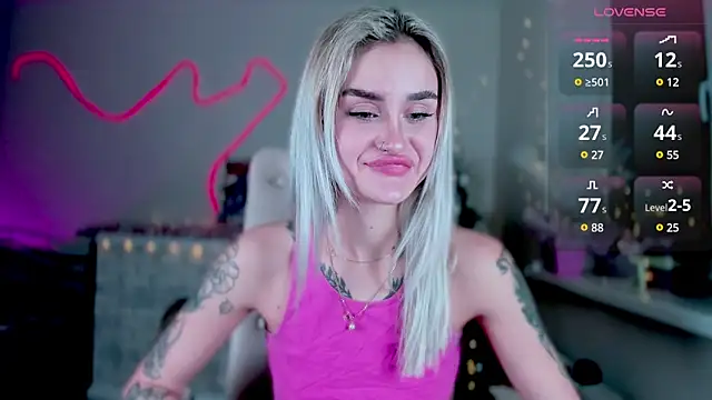 Snapshot of _Ravenaa chatting on December 15, 3:31 pm Ravenaa online show from December 15, 3:31 pm