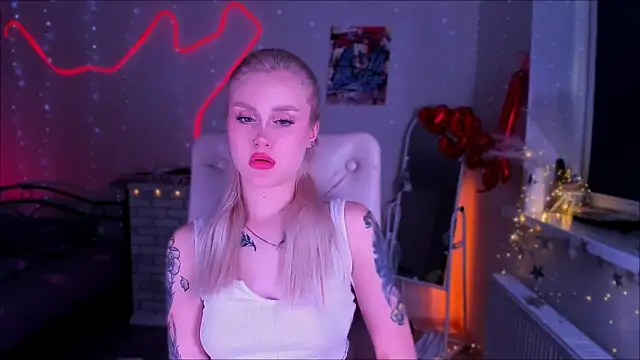 Snapshot of _Ravenaa chatting on March 19, 10:55 am Ravenaa online show from March 19, 10:55 am