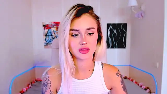 Snapshot of _Ravenaa chatting on October 4, 12:03 pm Ravenaa online show from October 4, 12:03 pm