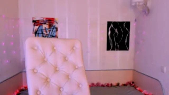 Snapshot of _Ravenaa chatting on October 10, 10:25 am Ravenaa online show from October 10, 10:25 am