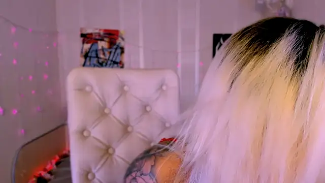 Snapshot of _Ravenaa chatting on October 11, 9:30 am Ravenaa online show from October 11, 9:30 am