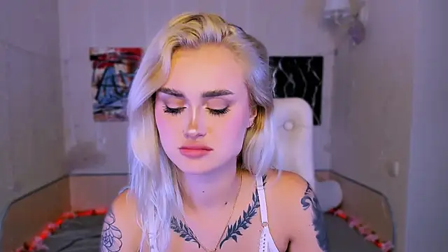 Snapshot of _Ravenaa chatting on November 7, 4:29 pm Ravenaa online show from November 7, 4:29 pm